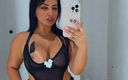 Emanuelly Raquel: Probándose atuendos sexys en el sex shop