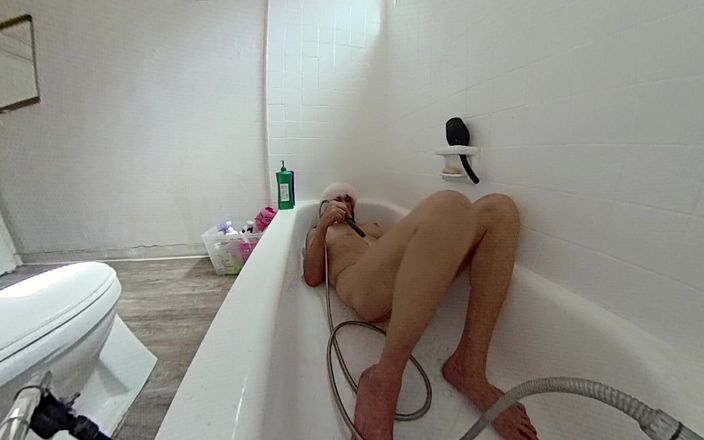 Lizzy Yum: Lizzy Yum Sd Červen 2025 Masturbace Dilatační koupání Edging Amatér