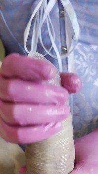 Kondom-handjob mit Latexhandschuhen