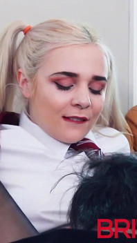 Teen gets her pussy eaten and sucks cock