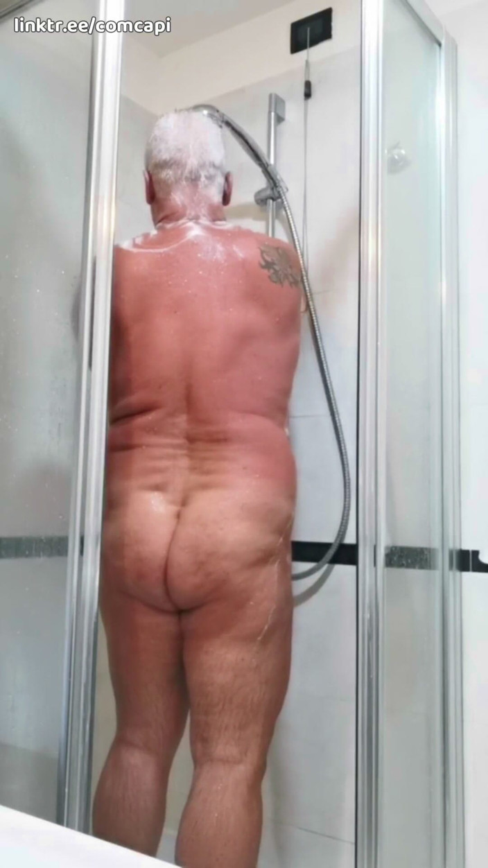 CiccioloBrizzolo: 자위하고 샤워하기 - 2/2부