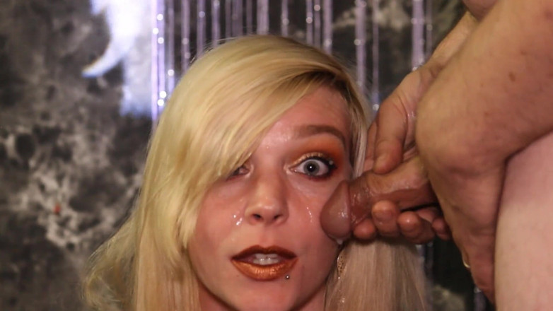 GamerGirlRoxy: Sborra sulle mie labbra metaliche: sei carichi