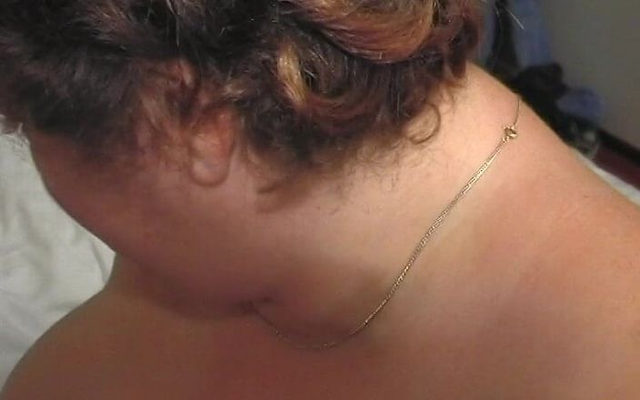 Mature NL: Розбещена волохата повія нарешті знайшла когось, хто готовий її трахнути