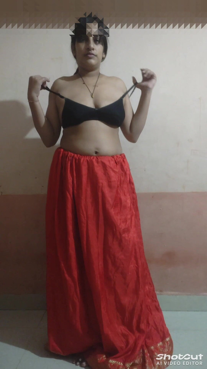 Dr_doom21: देशी चुदक्कड गांव की भाभी, घाघरा उठाके हो गई तैयार चुदवा ने के लिए