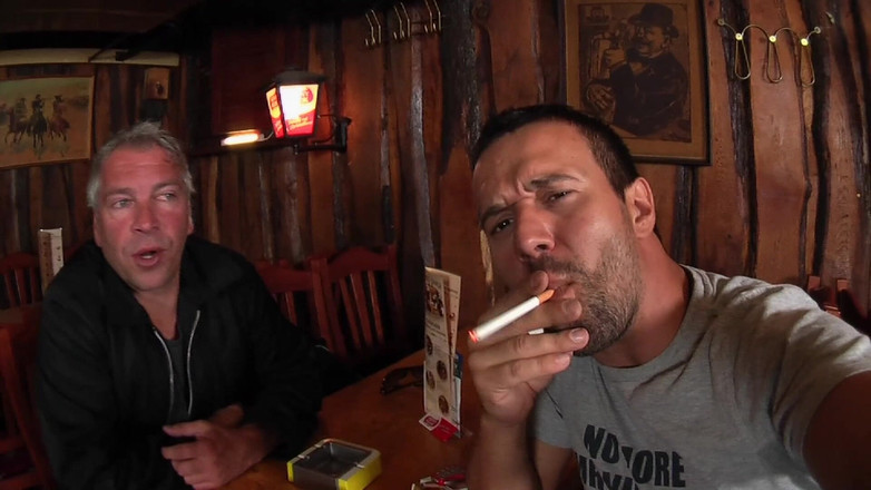 Old & Young: Старий і молодий - грудасту брюнетку трахають двоє хлопців на публіці, дивіться її стогін!