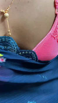 Üvey annem evde yokken ateşli seksi medam sert amcığı sikiyor