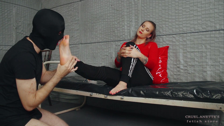 Cruel Anettes fetish world: Smoking licking