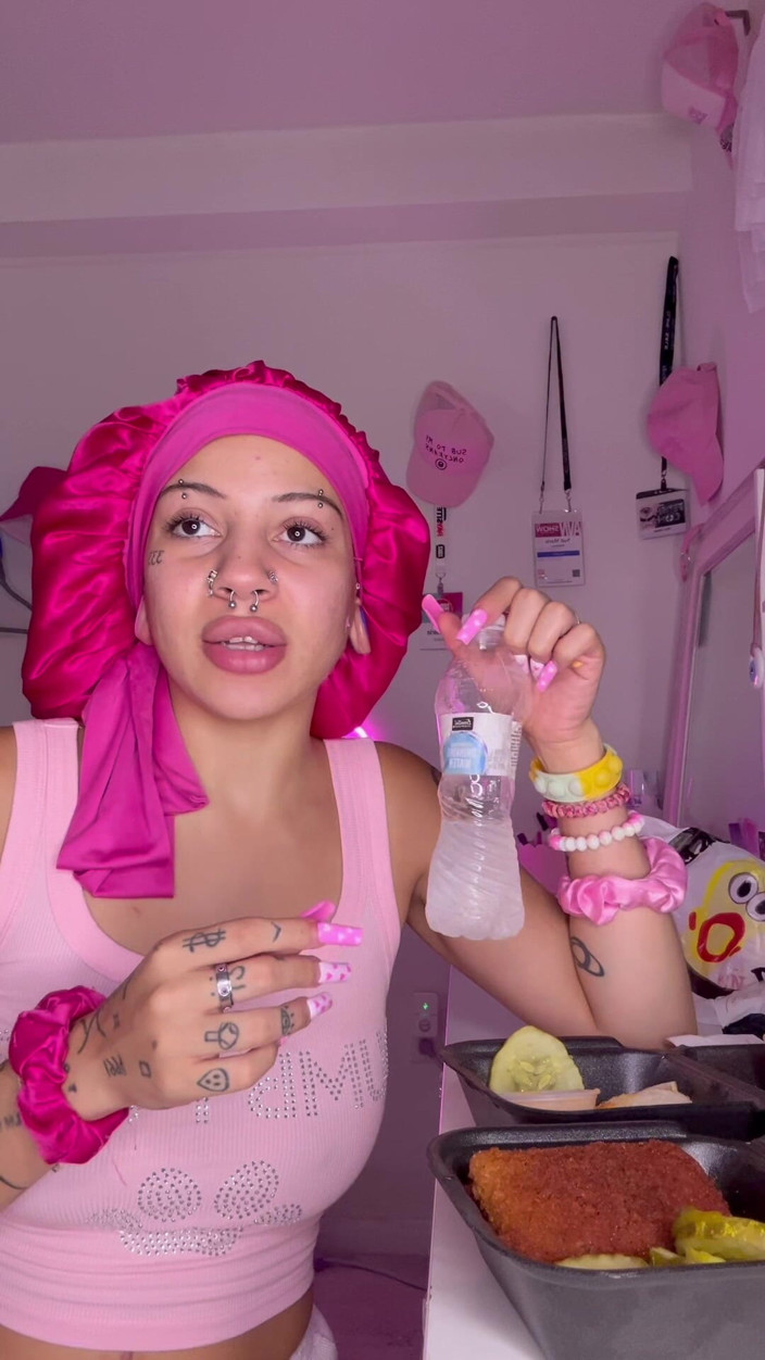 Nali Marie: Gadis mungil makan makanan pedas lagi asik mukbang dan makan...