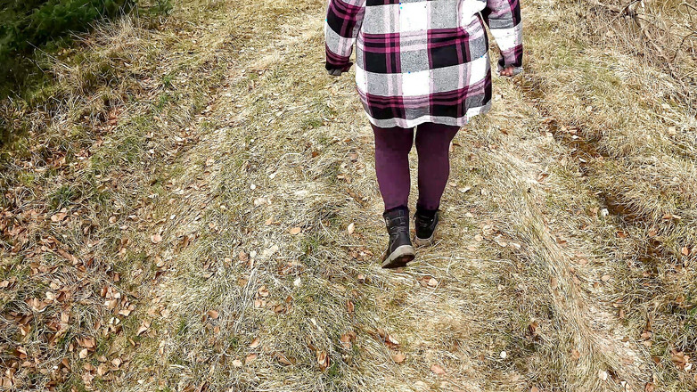 Bouncy Tits Action: 숲에서 젖탱이를 빨아