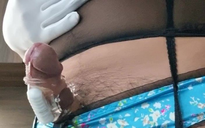 My panties: Muncrat bebas tangan dengan celana dalam banci satin biru