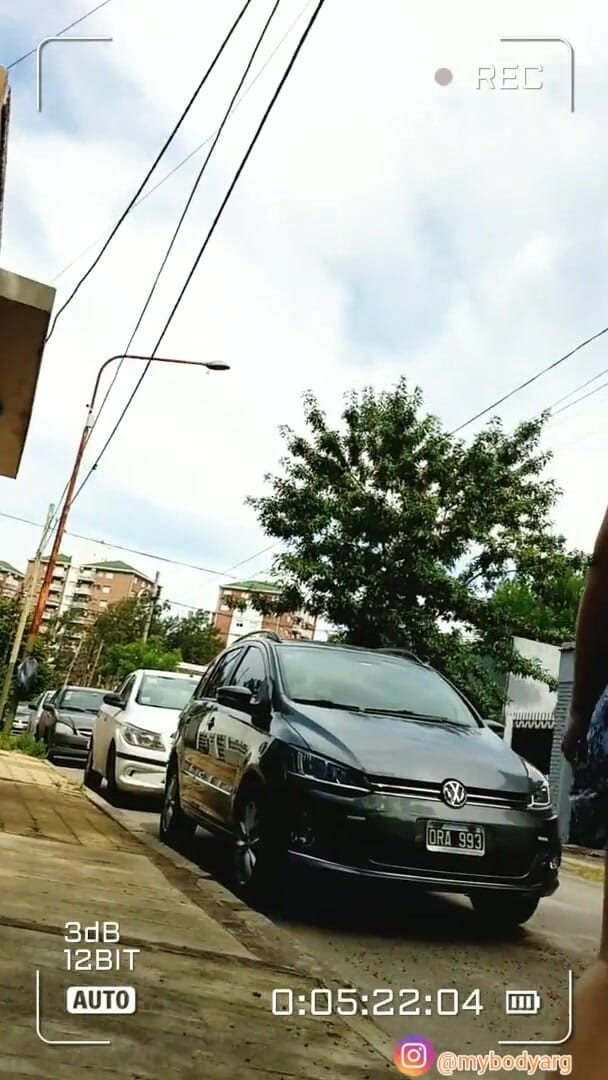 Activecouplearg: Публичная анальная мастурбация на общественной дороге, показывающая вагину на улице, рискующей застукали