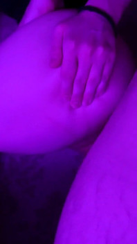 Saftiges mädchen will einen großen schwanz in ihrer nassen muschi