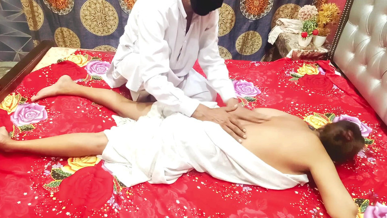 MehwishButt: Masaj bhaiya penisini götüme sokarak bana çok zevk verdi, büyük göğüslerimi...