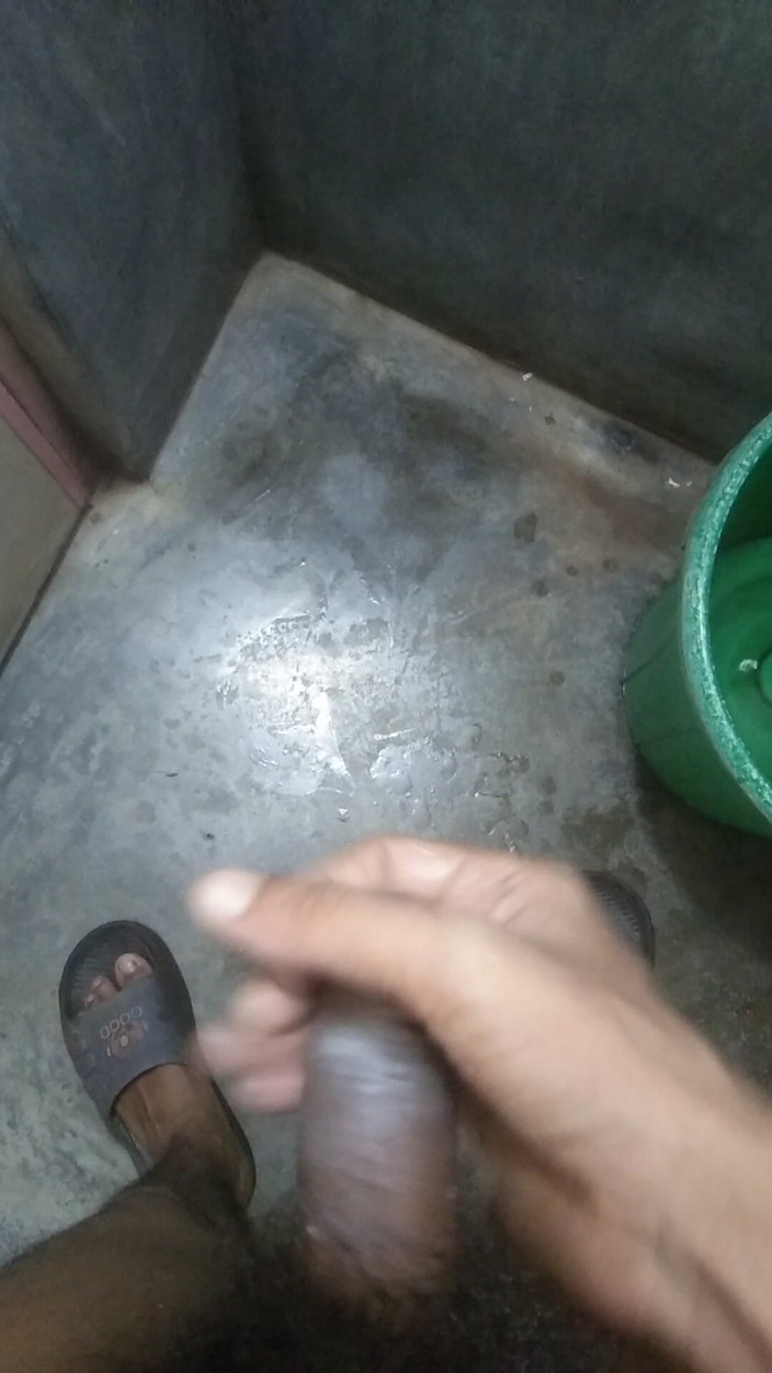 Viral_tiktokar: So I Went to the Bathroom, Put Soap on My...