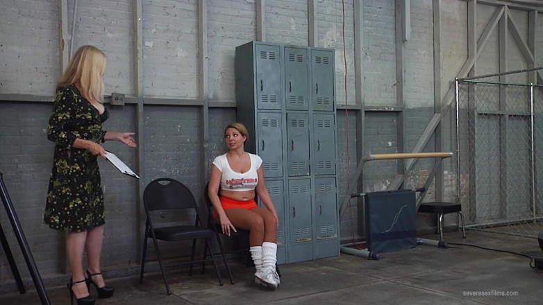 Severe Sex Films: Niegrzeczna dziewczyna hooters