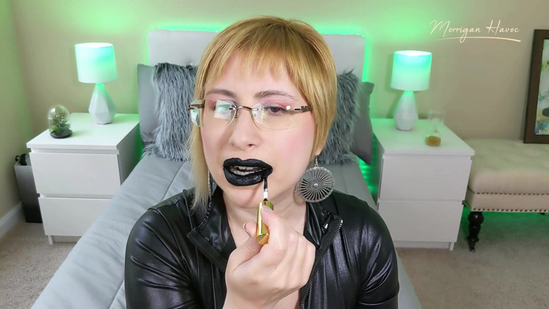 Morrigan Havoc: Zakładanie czarnej szminki