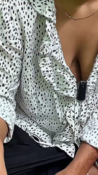 La mia studentessa sexy indossa un vestito caldo e ha un aspetto molto sexy