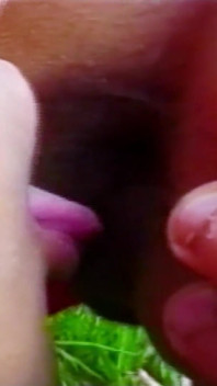 Blond chuda Ladyboy potrzebuje grubego kutasa do seksu analnego na świeżym powietrzu