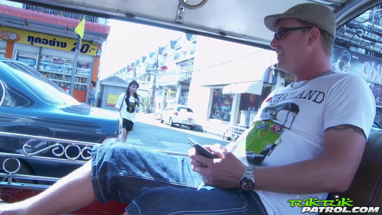 Trike Patrol - Tuk Tuk Patrol: Азіатка насолоджувалася всією сексуальною увагою