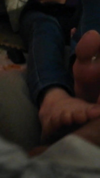 Sexy Friend Wants to Play on My Pc. She Returned the Favor with Toejob.