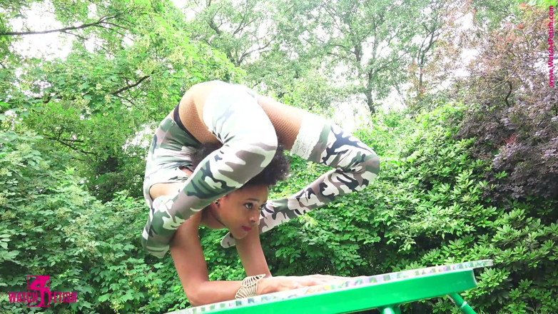 Gymnastic: Acrobații în aer liber