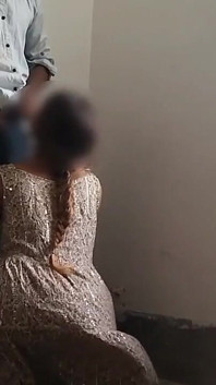 Jiran desi mengongkek seorang wanita di dalam bilik