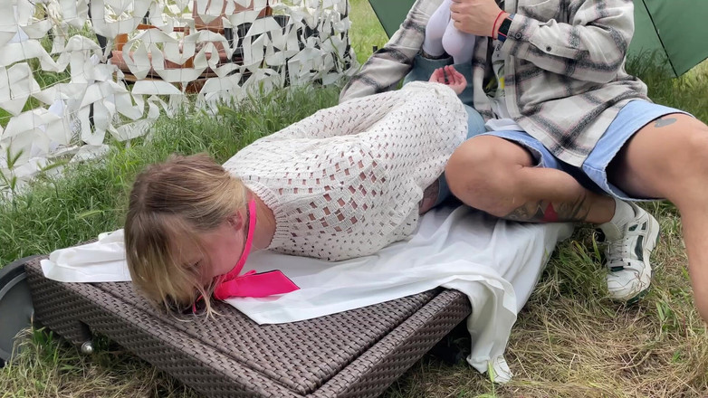 HotPrincessUA: Blondie zachycena: roubíky v ústech a zlechtěné