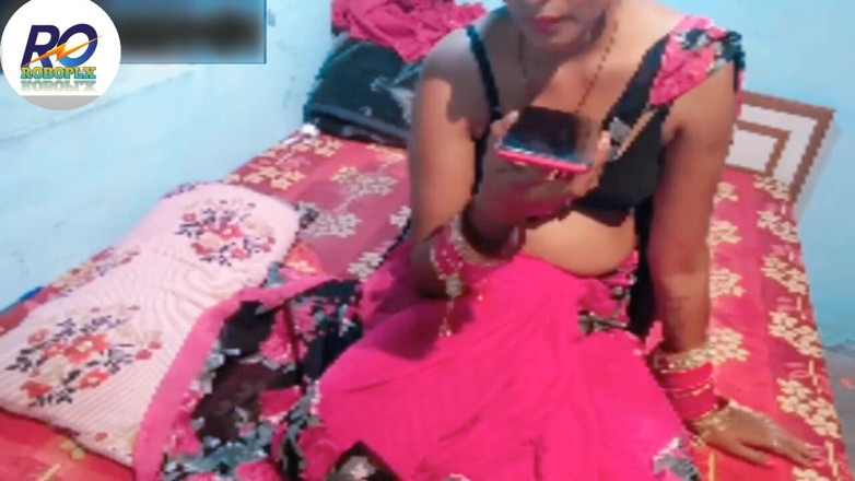 ROBOPL Xhamster: लाल साड़ी में देसी दिल्ली की वेश्या भाभी को एक ही जगह चुदाई का मौका दिया