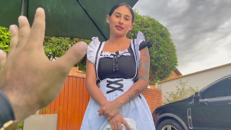 Jenifer Play: Das zimmermädchen will den schwanz des chefs lutschen - Jeniferplay XXX...