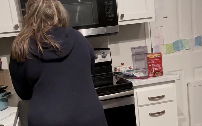 KinkyKatie: Sana kolay erişim sağlayan kıyafetler giymeyi seviyorum!
