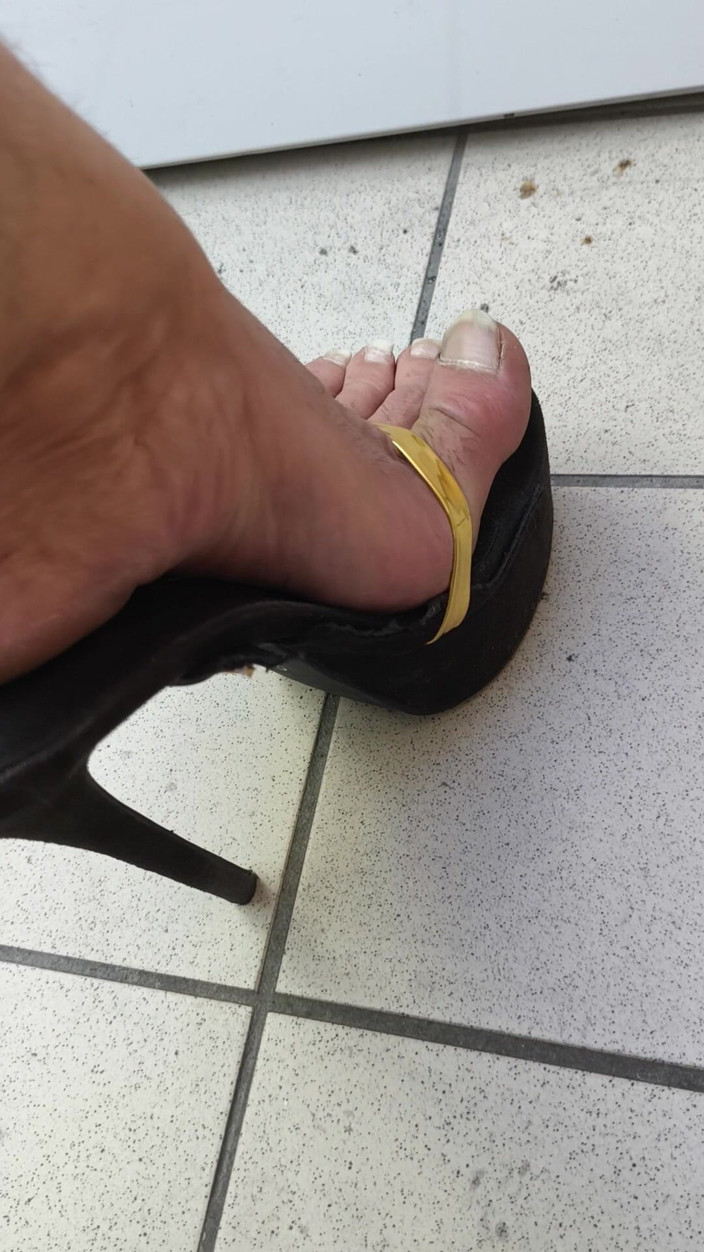 Mutsakin: High Heels