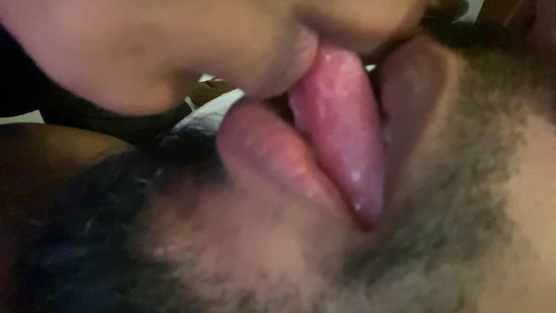 Arabicqueen: Nụ hôn môi Ấn Độ