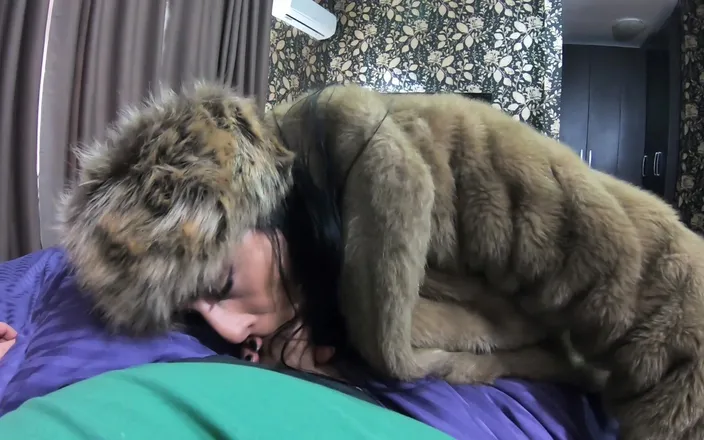 MilfyCalla: Milfycalla- Face Fuck,cum Play and Masturbation While Wearing a Fur...