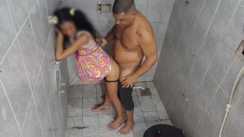 Bebes vagabundas: Stepdaughter with a Beautiful and Large Butt Thanks Her Stepdad...
