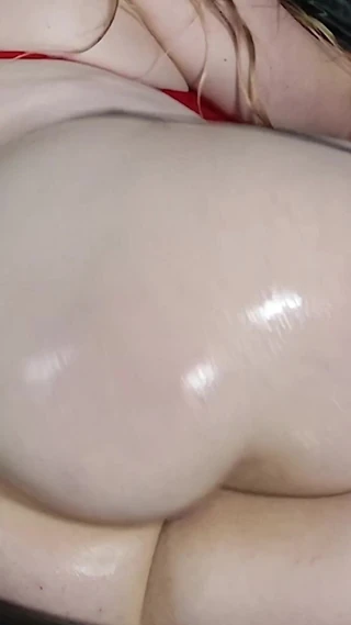 largebootylexi: Butt Plugged, Oiled up & Twerking on a Dildo Ride
