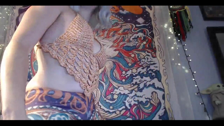 Suzy Wylde: FriYay 느낌