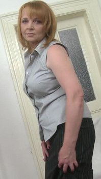 Jalena si tante nakal lagi buka baju & masturbasi di webcam