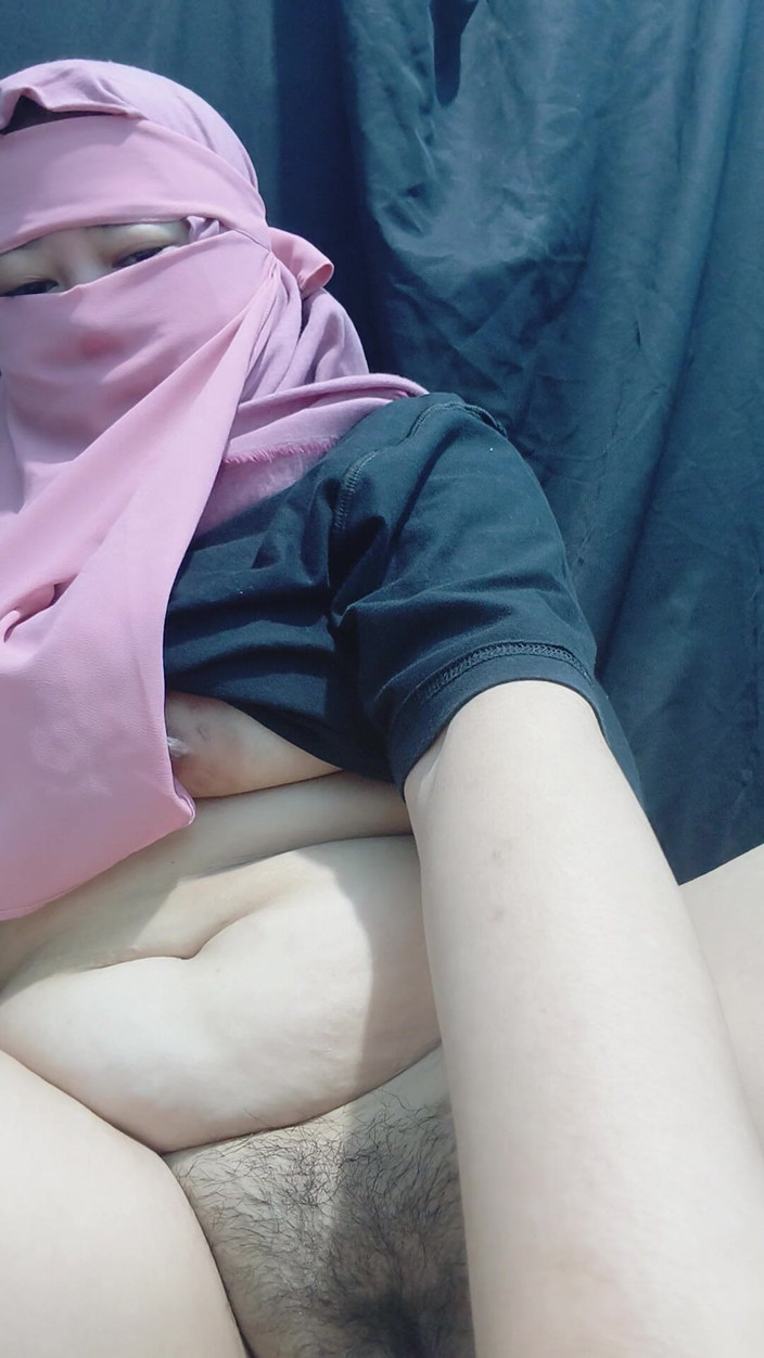 Vaginabig88: I Almost Caught My Mom Playing in the Room