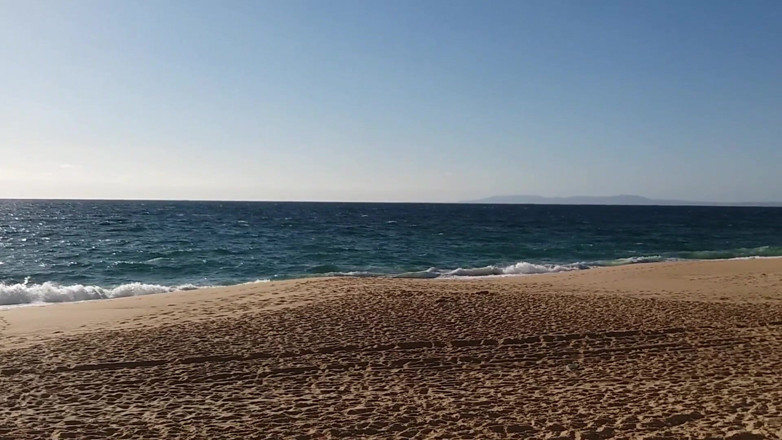 martinawest: Martina nacked at the sea