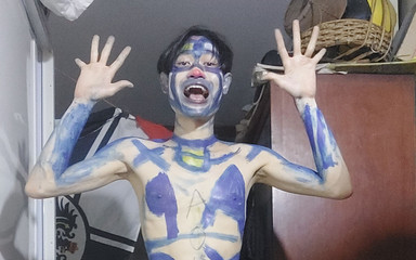 Clown likes to play with colors: Blue Chicken 2