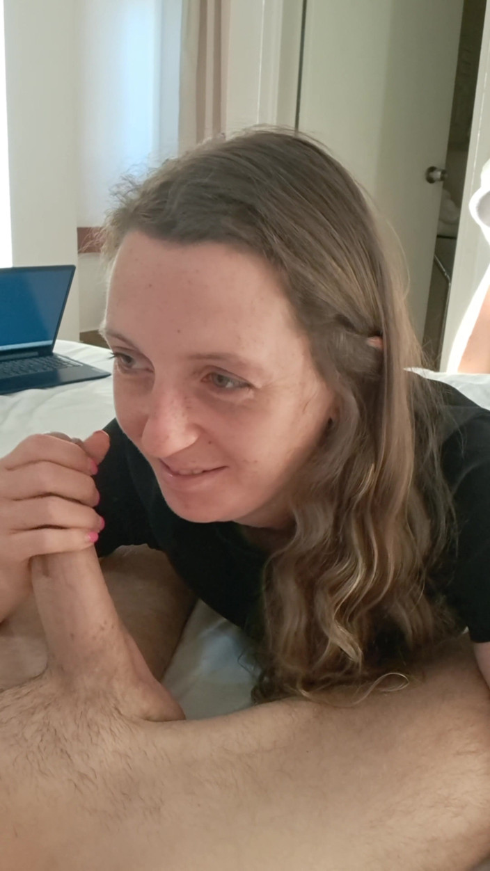 ScottishSweetie: ฉันดูดให้เขาจากนุ่ม ๆ เป็น 9 นิ้ว ควยเขามันใหญ่โคตร!