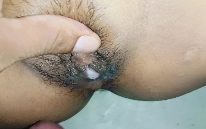 Misspriya: Üvey kız kardeşimz bugün ilk kez sert sikiliyor