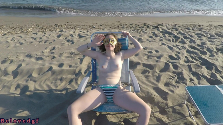 Belovedgf: Pisse sur la plage