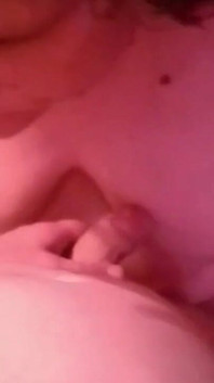 Paso mamá chupa polla, consigue follada y se corre en las tetas