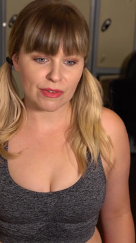 Anna Belle - Verschwitzt im fitnessstudio