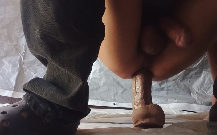 WolfGV: Îmi distrug anusul cu un vibrator imens