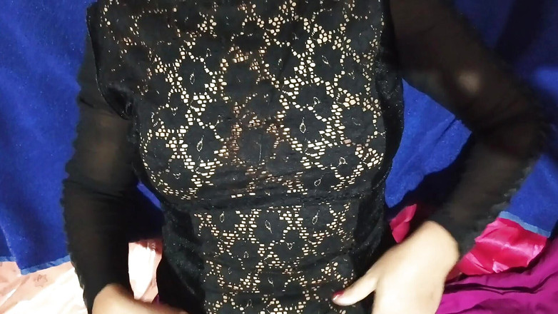 Juli Dixit: La bellezza russa perde la sua verginità