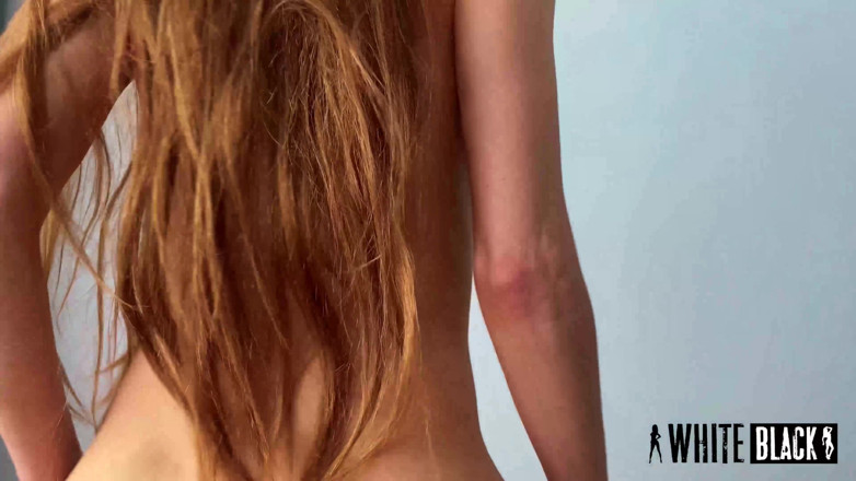 WhiteBlack: POV-nachbarin im hardcore-sex auf der faust des meisters