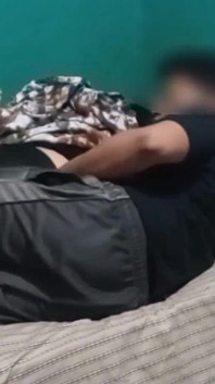 Morbosing la Puttana della mia sorellastra, lei mi chiede di darle un massaggio