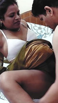 Saya mengongkek Profesor Inggeris Yang Cantik Secara Rahsia Madam di Rumah Ladang